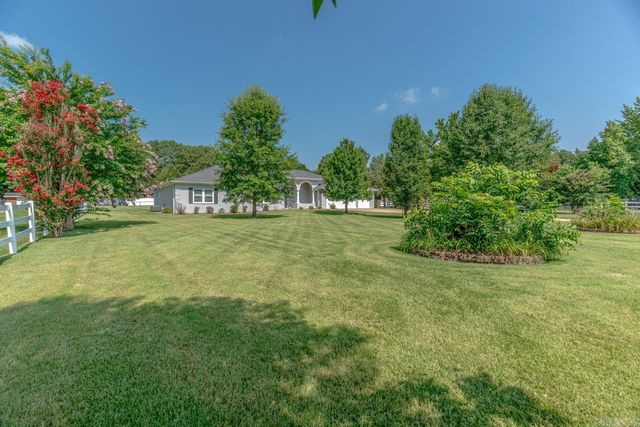 1725 Paragould Dr, Jonesboro, AR 72405