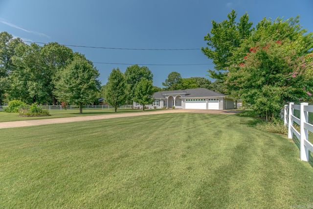 1725 Paragould Dr, Jonesboro, AR 72405