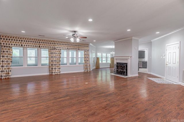 1725 Paragould Dr, Jonesboro, AR 72405