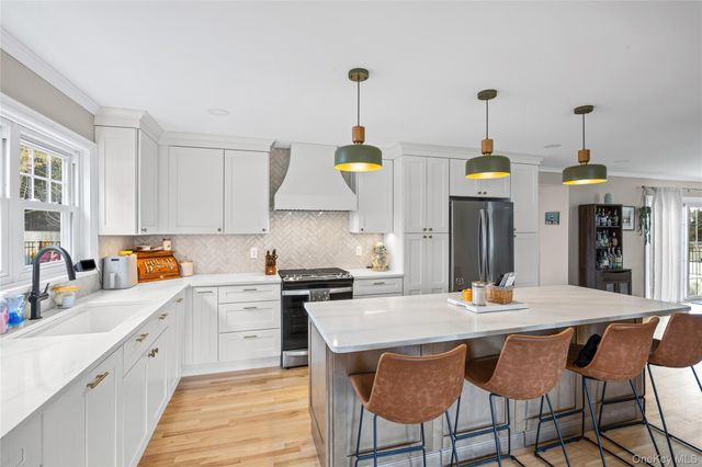 41 Gillette Avenue, Bayport, NY 11705