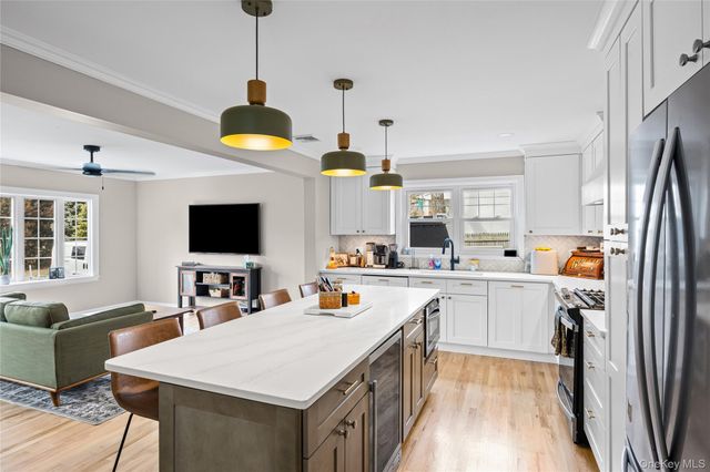 41 Gillette Avenue, Bayport, NY 11705