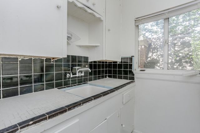 1828 W Main Street 4, Houston, TX 77098