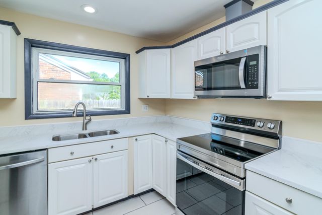 537 Springhill Drive, Lexington, KY 40503