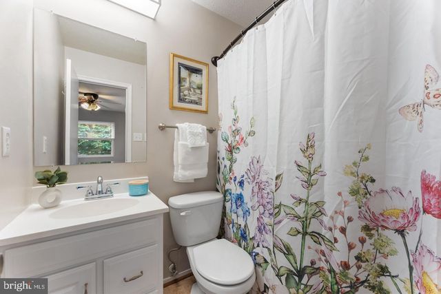 904 LAKEVIEW PKWY, Locust Grove, VA 22508