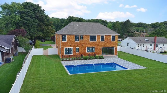 17 Nidzyn Avenue, Remsenburg, NY 11960