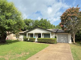 2621 Trinity Street, Irving, TX 75062