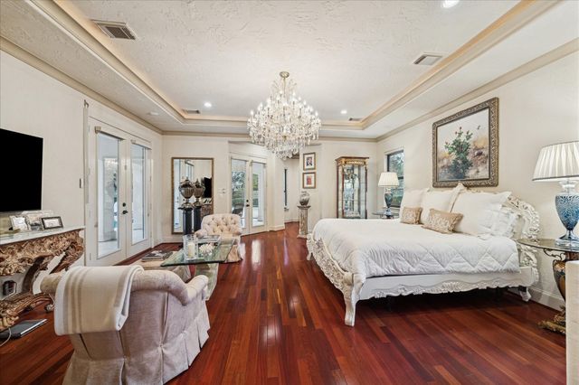 24 E Shady Lane, Houston, TX 77063