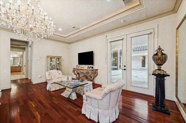 24 E Shady Lane, Houston, TX 77063