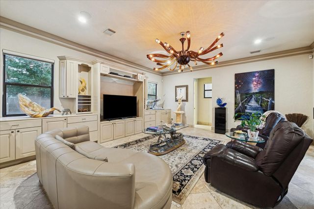 24 E Shady Lane, Houston, TX 77063