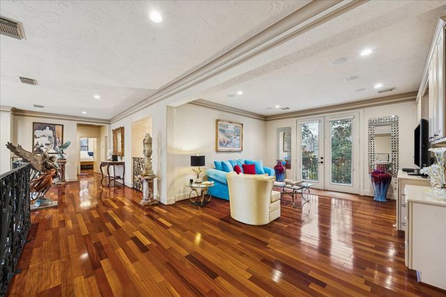 24 E Shady Lane, Houston, TX 77063