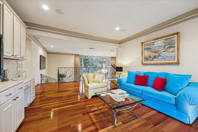 24 E Shady Lane, Houston, TX 77063