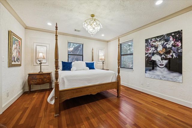 24 E Shady Lane, Houston, TX 77063