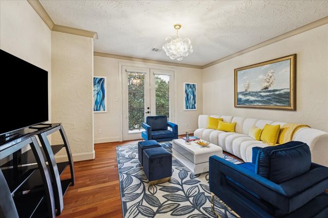 24 E Shady Lane, Houston, TX 77063