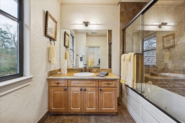 24 E Shady Lane, Houston, TX 77063