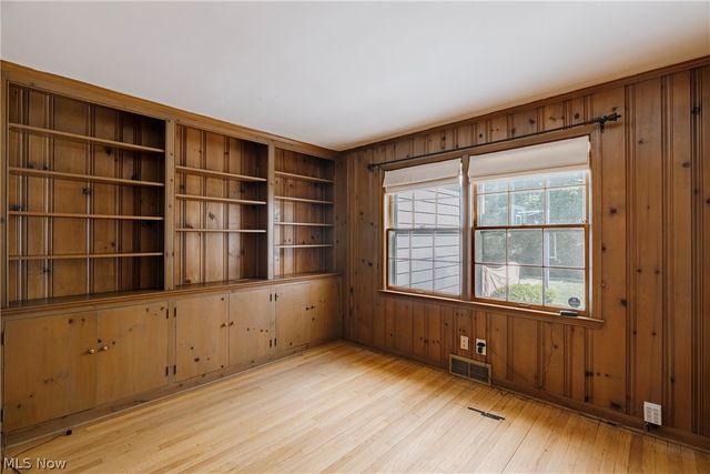 21249 Colby Road, Shaker Heights, OH 44122