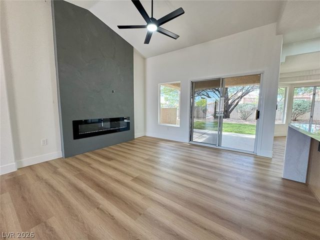 10013 Cresent Creek Drive, Las Vegas, NV 89134