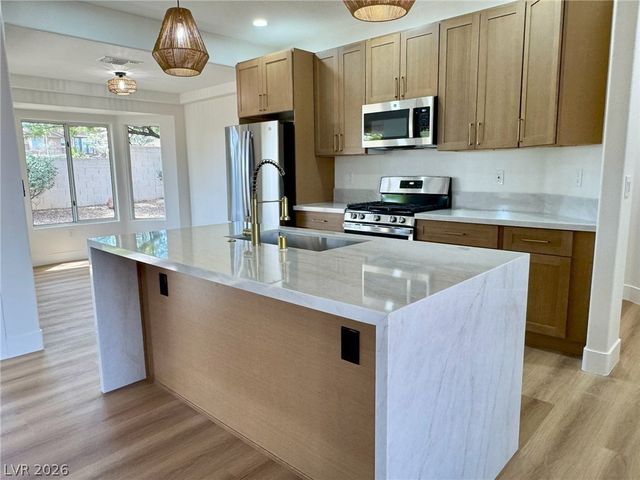 10013 Cresent Creek Drive, Las Vegas, NV 89134