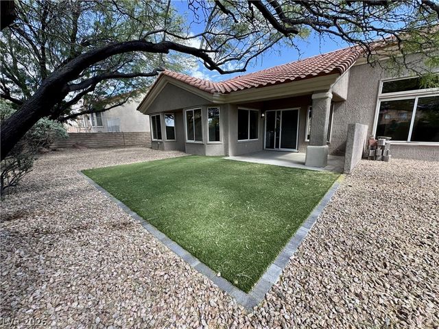 10013 Cresent Creek Drive, Las Vegas, NV 89134