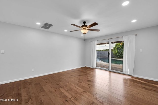 4702 E MCKINLEY Street, Phoenix, AZ 85008