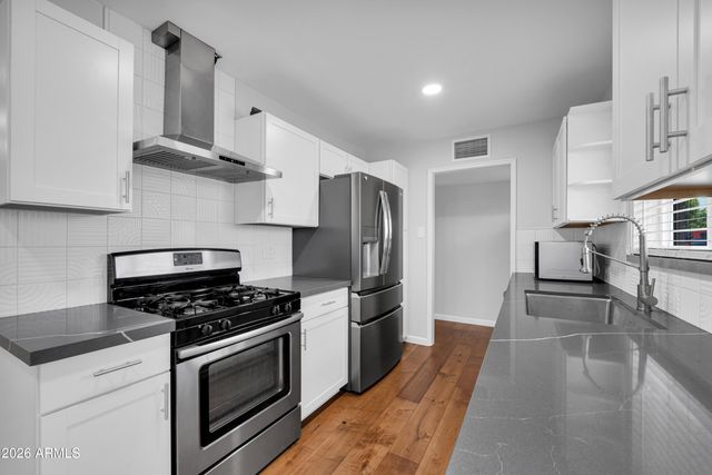 4702 E MCKINLEY Street, Phoenix, AZ 85008