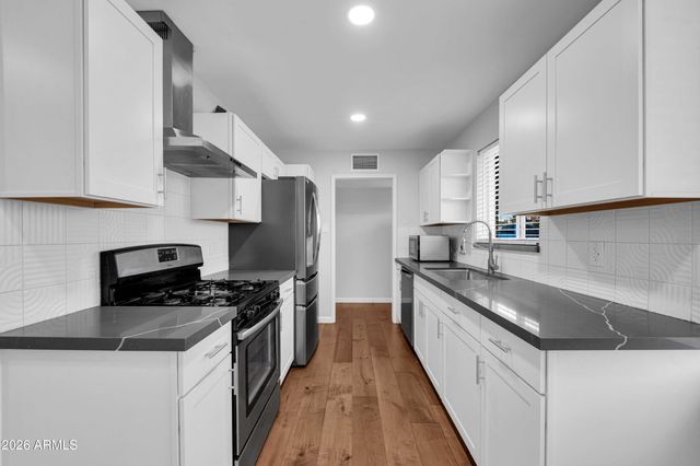 4702 E MCKINLEY Street, Phoenix, AZ 85008