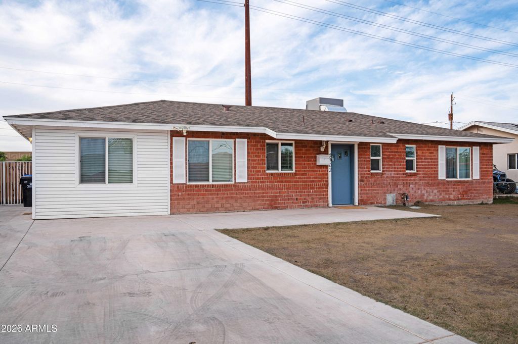 4702 E MCKINLEY Street, Phoenix, AZ 85008