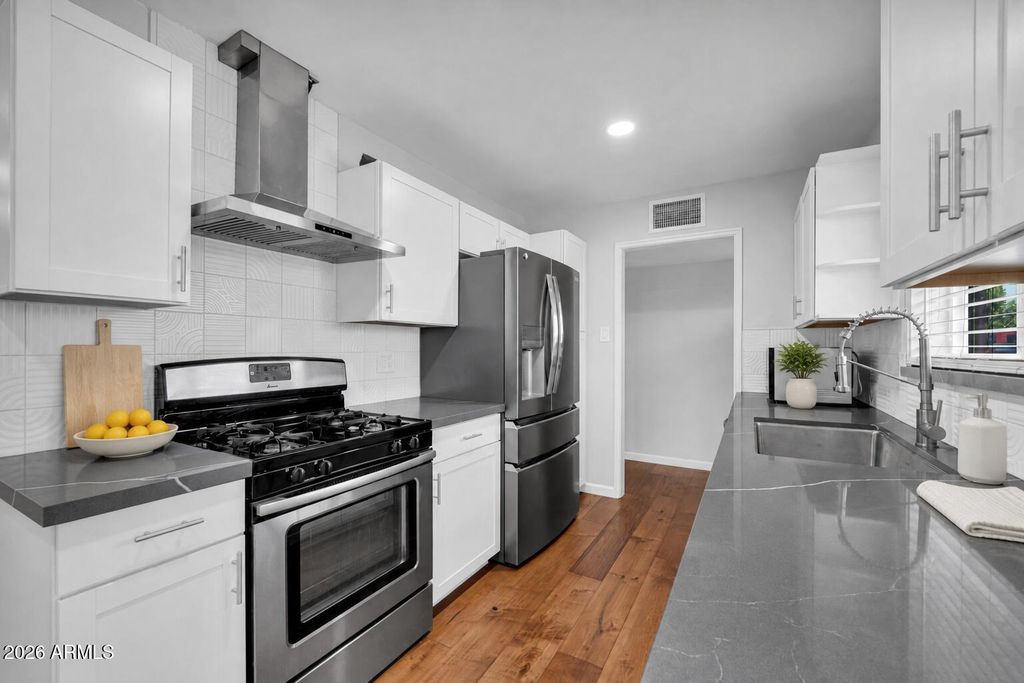 4702 E MCKINLEY Street, Phoenix, AZ 85008 — photo 2