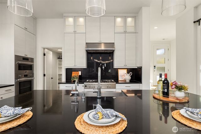 17691 NE 118th Court, Redmond, WA 98052