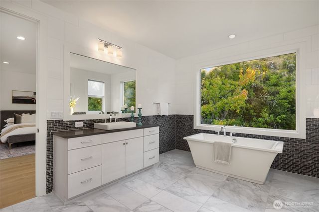 17691 NE 118th Court, Redmond, WA 98052