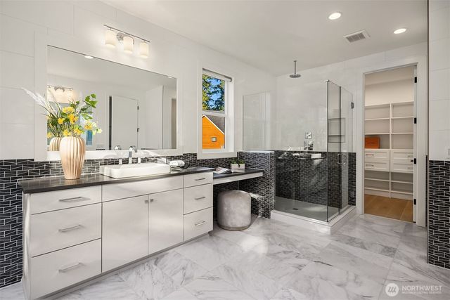 17691 NE 118th Court, Redmond, WA 98052