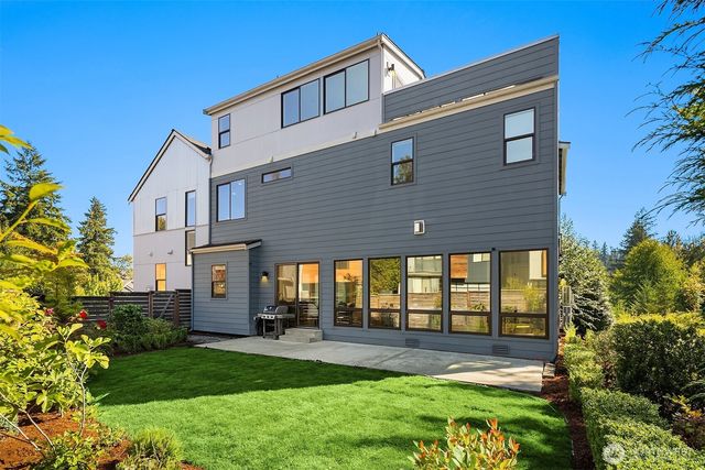 17691 NE 118th Court, Redmond, WA 98052
