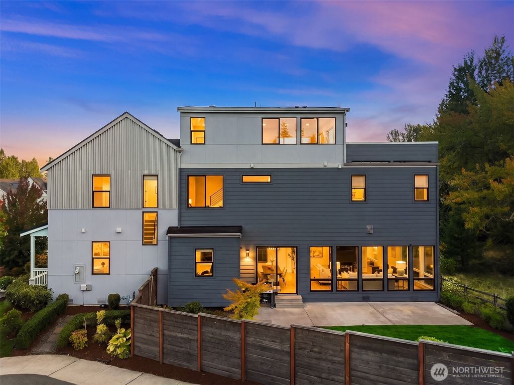 17691 NE 118th Court, Redmond, WA 98052