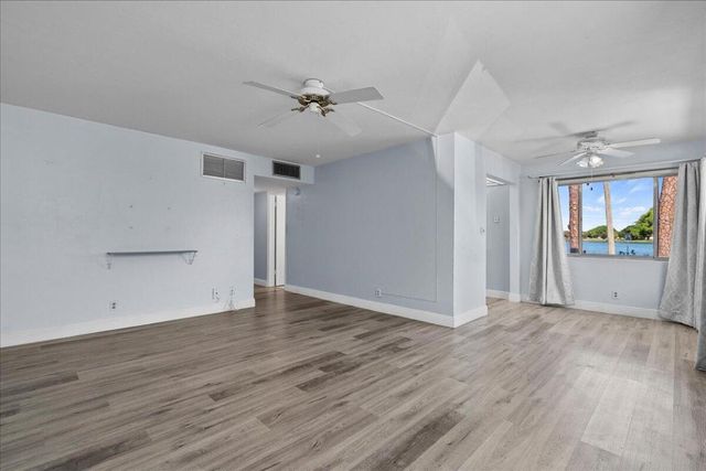 2004 Lake Osborne Drive 1, Lake Worth Beach, FL 33461