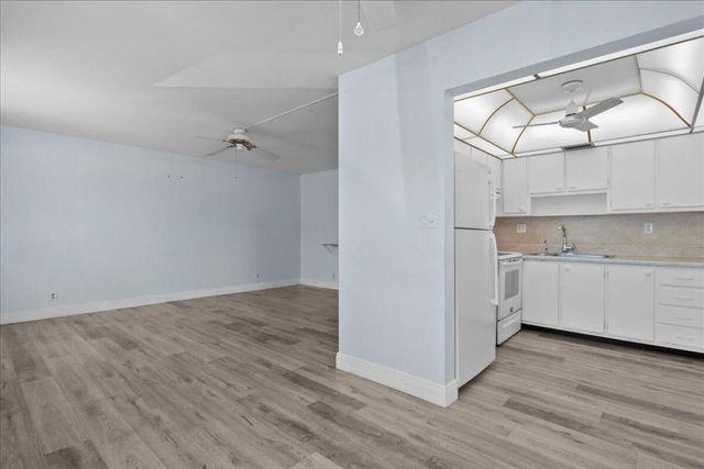 2004 Lake Osborne Drive 1, Lake Worth Beach, FL 33461