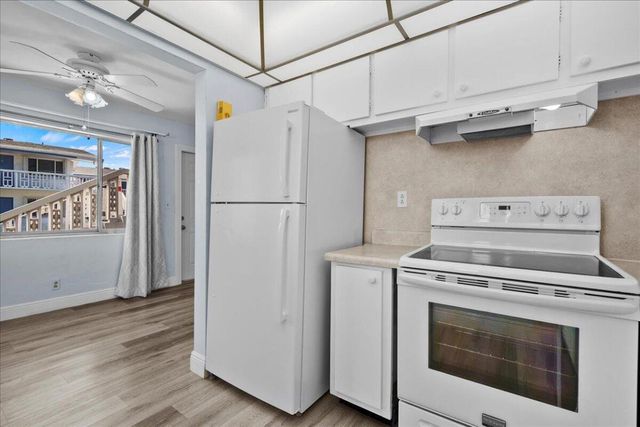 2004 Lake Osborne Drive 1, Lake Worth Beach, FL 33461