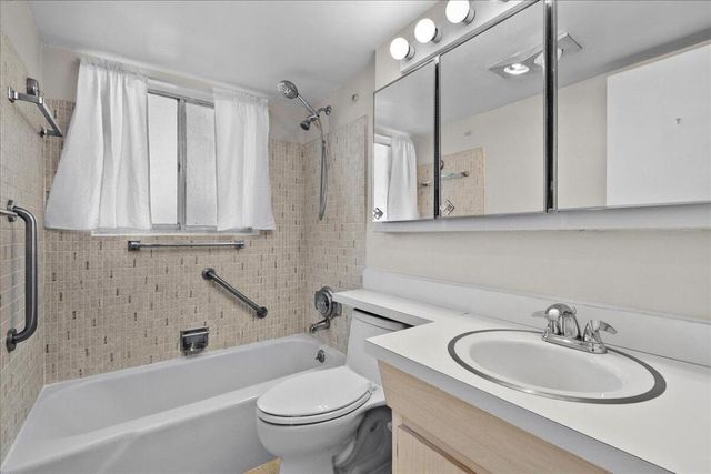 2004 Lake Osborne Drive 1, Lake Worth Beach, FL 33461