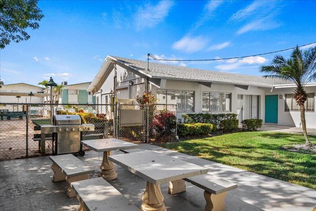 2004 Lake Osborne Drive 1, Lake Worth Beach, FL 33461