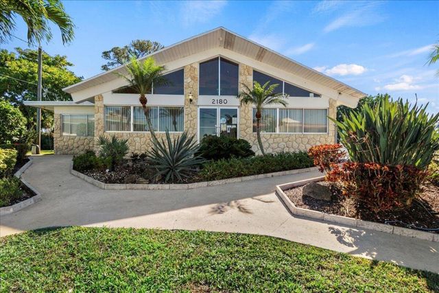 2004 Lake Osborne Drive 1, Lake Worth Beach, FL 33461