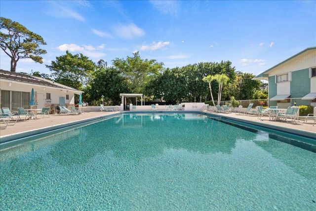 2004 Lake Osborne Drive 1, Lake Worth Beach, FL 33461