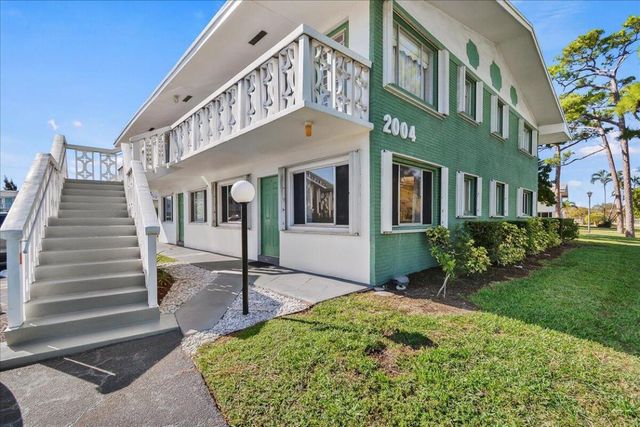2004 Lake Osborne Drive 1, Lake Worth Beach, FL 33461