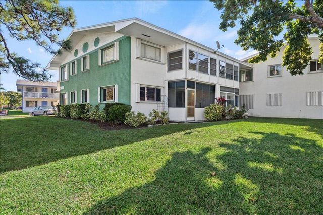 2004 Lake Osborne Drive 1, Lake Worth Beach, FL 33461