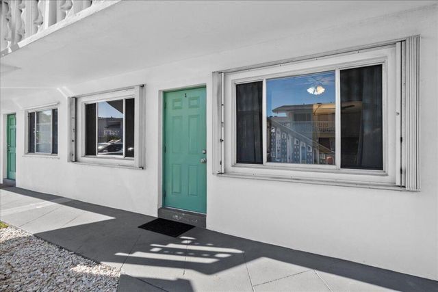 2004 Lake Osborne Drive 1, Lake Worth Beach, FL 33461