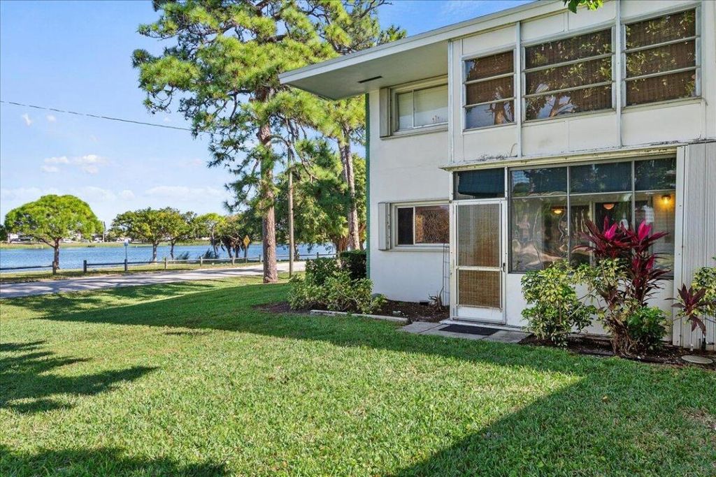 2004 Lake Osborne Drive 1, Lake Worth Beach, FL 33461