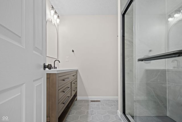 5329 Hedgerow Drive, Indianapolis, IN 46226