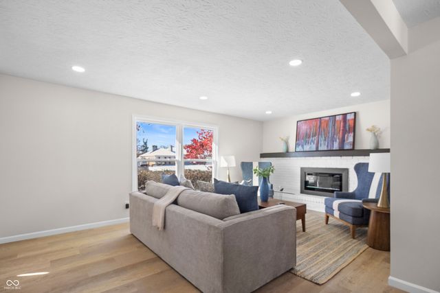 5329 Hedgerow Drive, Indianapolis, IN 46226