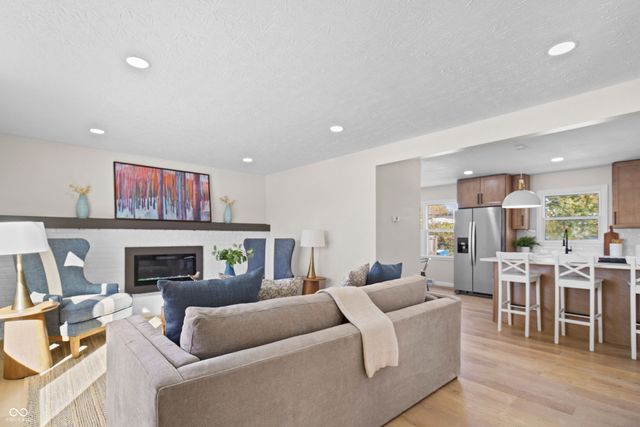 5329 Hedgerow Drive, Indianapolis, IN 46226