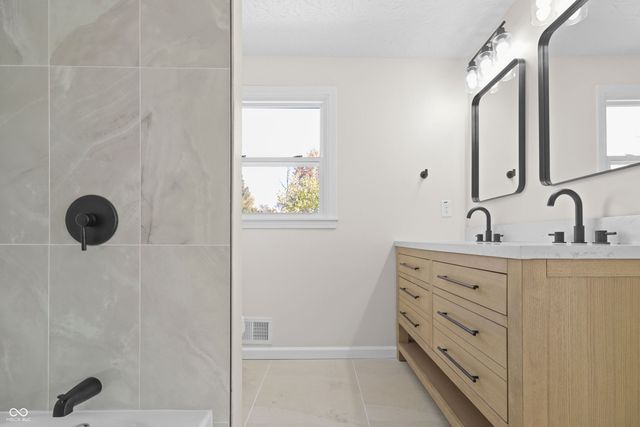 5329 Hedgerow Drive, Indianapolis, IN 46226