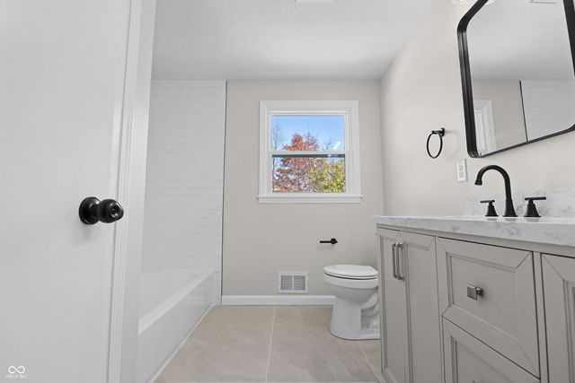 5329 Hedgerow Drive, Indianapolis, IN 46226