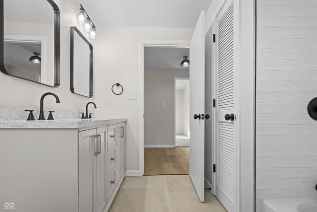 5329 Hedgerow Drive, Indianapolis, IN 46226