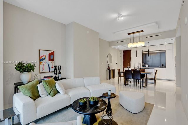 300 Biscayne Boulevard Way 2305W, Miami, FL 33131